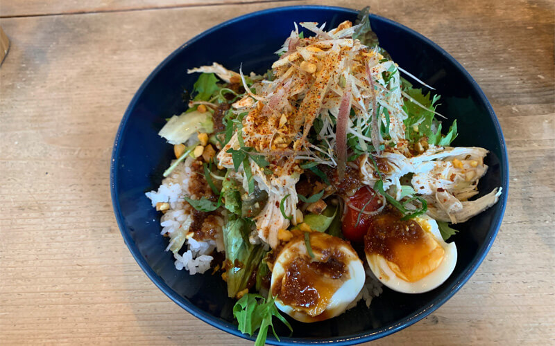 夏野菜とチキンのシンガポール(900円)